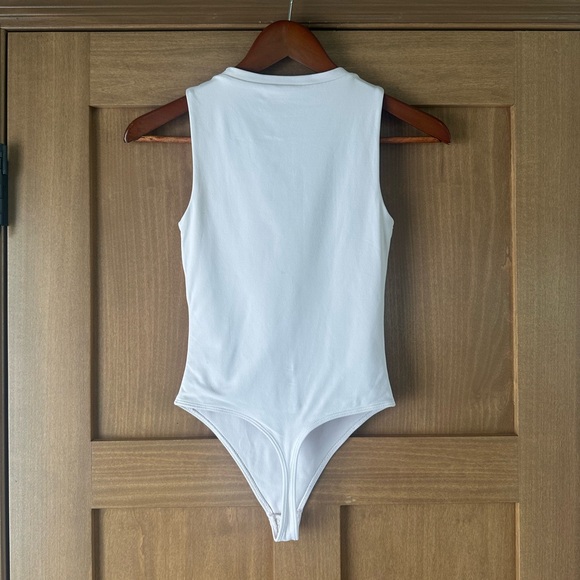 Aritzia Contour Baby Pink Crew Neck Sleeveless Thong Bodysuit Women’s size XS - Picture 7 of 11